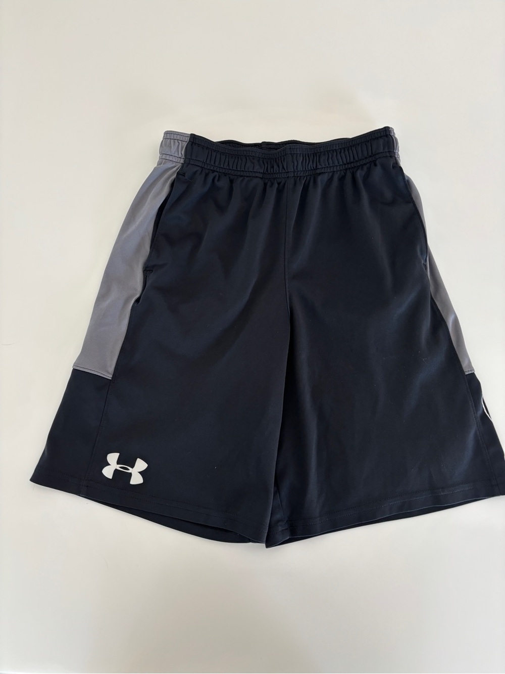 Under Armour Youth Large Black with Gray Side Panel Athletic Shorts
